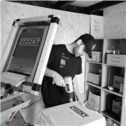 Diseñador y artista emprendedor con 3 proyectos en marcha y con ganas de transmitir los conocimientos a los futuros profesionales